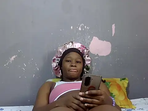 Snapshot of Petite_Ebony10 chatting on 06-05-26, 06:52 Petite Ebony10 online show from 06-05-26, 06:52