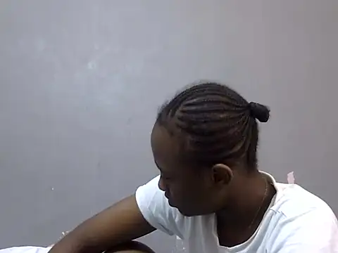Snapshot of Petite_Ebony10 chatting on 06-10-26, 07:18 Petite Ebony10 online show from 06-10-26, 07:18