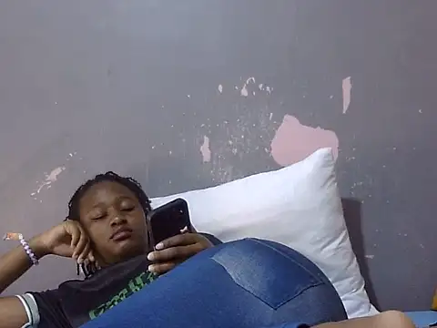 Snapshot of Petite_Ebony10 chatting on 07-14-26, 10:37 Petite Ebony10 online show from 07-14-26, 10:37