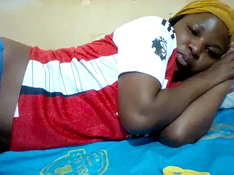 Snapshot of Camilla-Sweets chatting on 05-18-26, 04:07 Camilla-Sweets online show from 05-18-26, 04:07