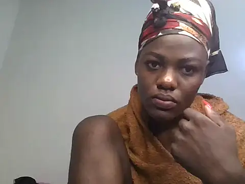 Hot Berry18 online show from 05-18-26, 02:18