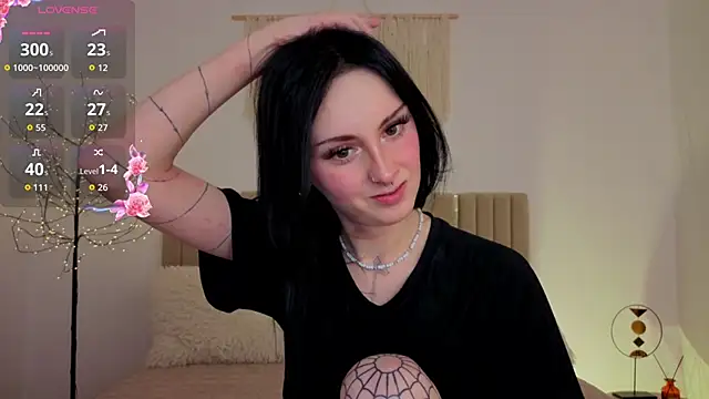 Snapshot of Little1_molly chatting on 05-23-26, 08:35 Little1 molly online show from 05-23-26, 08:35