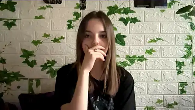 Snapshot of LisaPorse chatting on 05-17-26, 03:30 LisaPorse online show from 05-17-26, 03:30