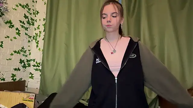 Snapshot of LisaPorse chatting on 05-31-26, 06:09 LisaPorse online show from 05-31-26, 06:09