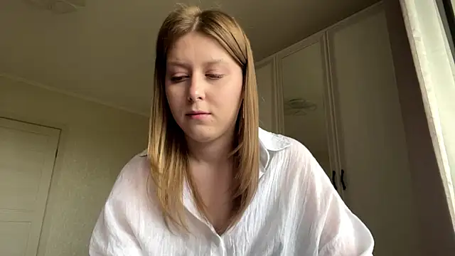 Snapshot of HeyItsAgata chatting on 05-20-26, 09:37 HeyItsAgata online show from 05-20-26, 09:37