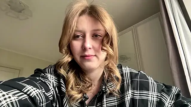 Snapshot of HeyItsAgata chatting on 05-22-26, 11:38 HeyItsAgata online show from 05-22-26, 11:38