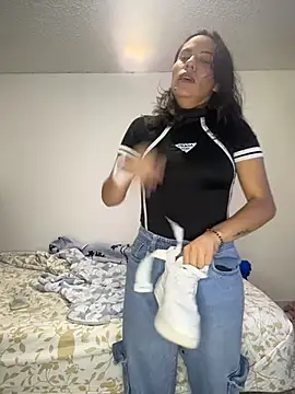 MadisonYoung000 online show from 05-27-26, 02:03