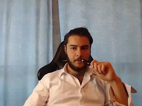 Snapshot of MajesticGOLD chatting on 05-19-26, 10:43 MajesticGOLD online show from 05-19-26, 10:43