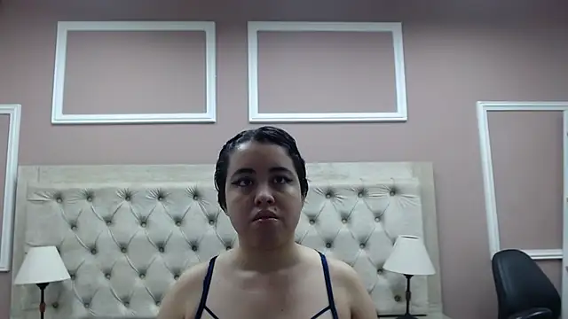 Snapshot of nia_taylorX chatting on 05-20-26, 01:06 nia taylorX online show from 05-20-26, 01:06