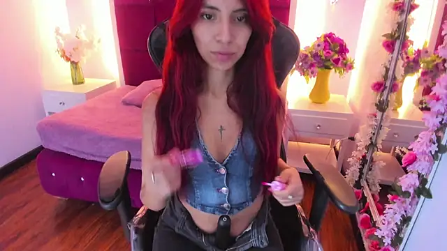 Snapshot of NinaaXXX_ chatting on 07-11-26, 05:59 NinaaXXX online show from 07-11-26, 05:59
