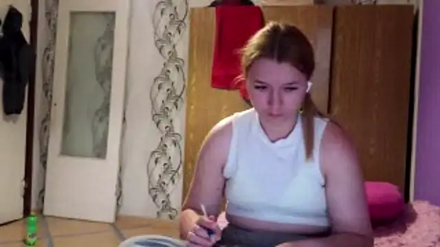 RaeannRoewe online show from 05-28-26, 06:38
