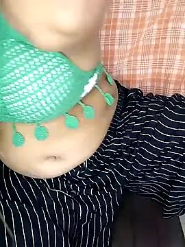 Snapshot of Tamil_Hot_Kulfi chatting on 05-17-26, 04:36 Tamil Hot Kulfi online show from 05-17-26, 04:36