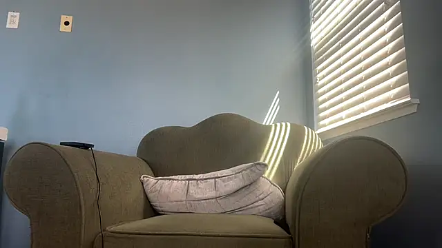 Tallhungcloudyyy online show from 07-28-26, 06:20