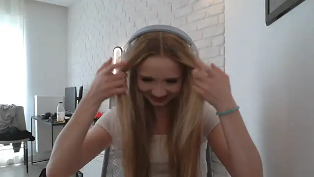 AmandaFix online show from 05-20-26, 03:40