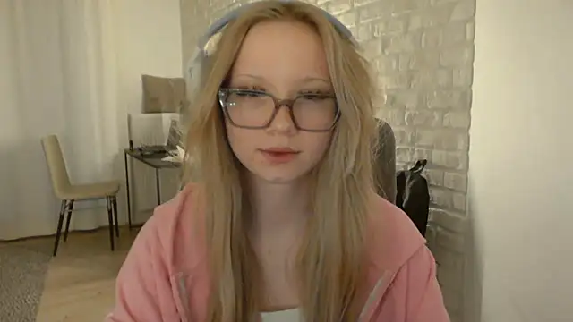 AmandaFix online show from 05-23-26, 07:40