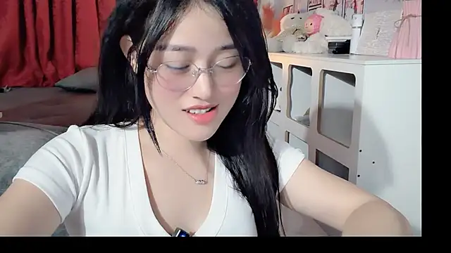 Bee-Cherry online show from 05-27-26, 04:15