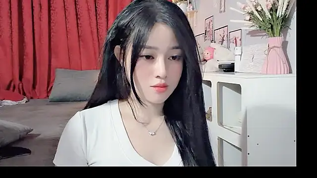 Bee-Cherry online show from 05-28-26, 05:49