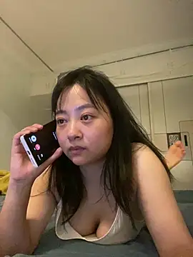 Snapshot of CRROO-AA chatting on 05-28-26, 02:14 CRROO-AA online show from 05-28-26, 02:14