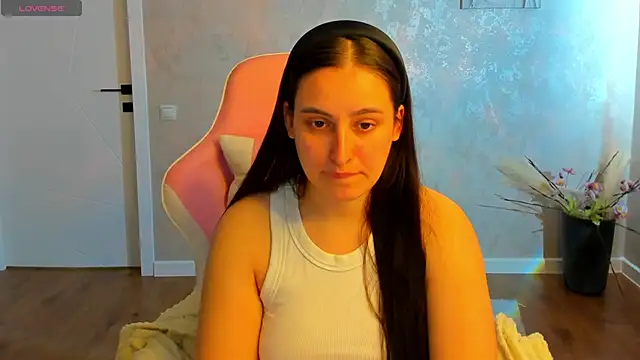 Elizabet Colllins online show from 05-27-26, 01:57