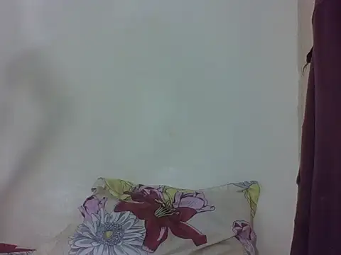 Snapshot of vinsishly chatting on 05-20-26, 04:13 vinsishly online show from 05-20-26, 04:13