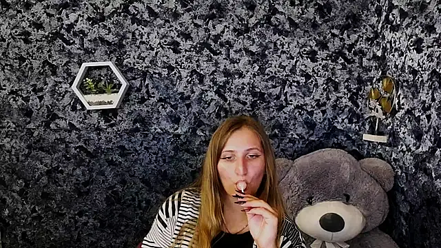 Jenny smille  online show from 07-20-26, 08:06