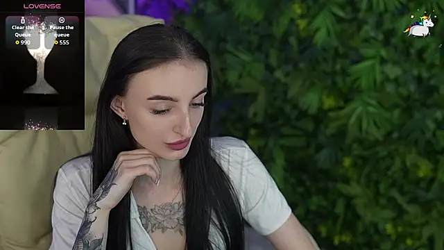 Snapshot of EmilyyMoon chatting on 05-27-26, 11:18 EmilyyMoon online show from 05-27-26, 11:18