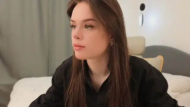 Snapshot of ginnyclub chatting on 05-19-26, 06:25 ginnyclub online show from 05-19-26, 06:25