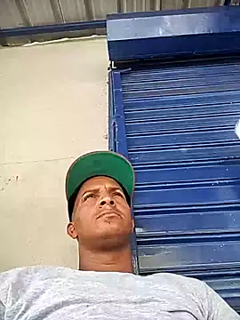 Snapshot of luis391986 chatting on 05-19-26, 02:12 luis391986 online show from 05-19-26, 02:12
