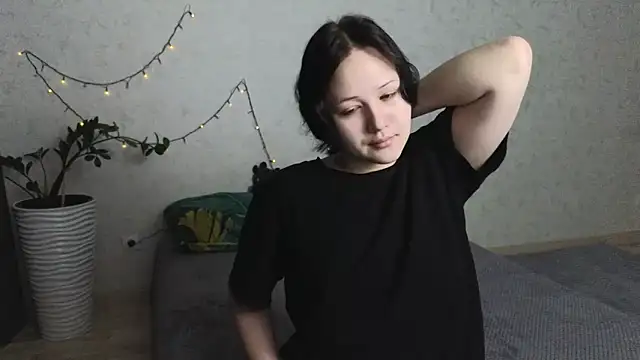 Tori cute online show from 05-25-26, 12:05
