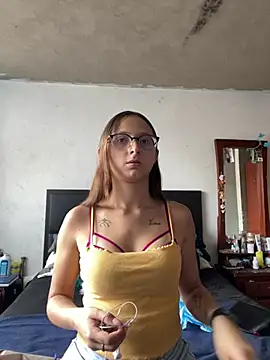 Snapshot of aria_rousse3 chatting on 05-20-26, 02:12 aria rousse3 online show from 05-20-26, 02:12