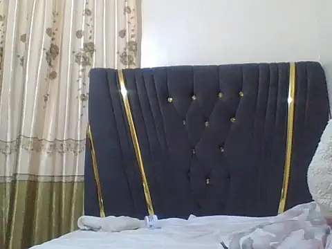 sexyleah25 online show from 06-10-26, 03:44