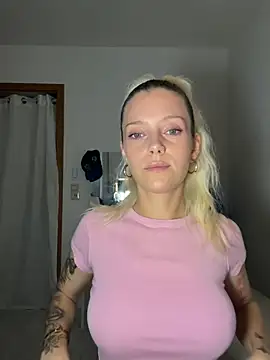 Snapshot of AnnaCherie chatting on 06-06-26, 05:50 AnnaCherie online show from 06-06-26, 05:50