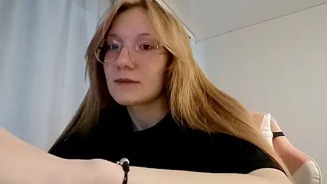 Snapshot of LauraTurber chatting on 05-26-26, 03:08 LauraTurber online show from 05-26-26, 03:08