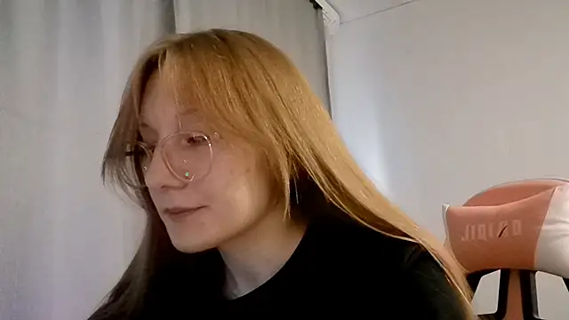 Snapshot of LauraTurber chatting on 05-30-26, 02:14 LauraTurber online show from 05-30-26, 02:14