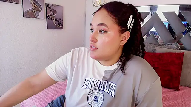 Leyla Zr online show from 05-26-26, 05:31