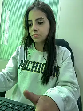 Hanna Cruz  online show from 05-22-26, 04:12