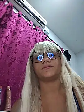 AuraRios online show from 05-26-26, 04:19