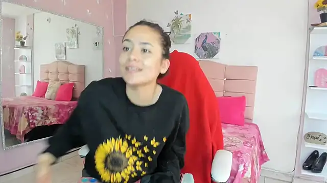 ivyyemerald  online show from 07-08-26, 01:59