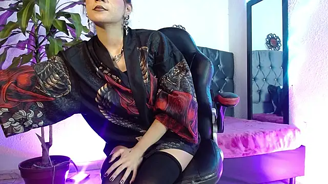 Henutmire Rossi online show from 06-03-26, 12:08