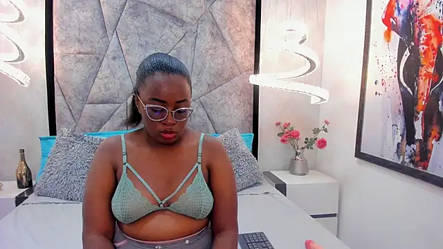 Snapshot of ZoeBrowns chatting on 05-30-26, 12:24 ZoeBrowns online show from 05-30-26, 12:24