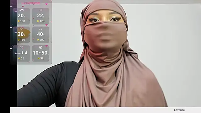 Snapshot of Samira_1 chatting on 05-25-26, 08:04 Samira 1 online show from 05-25-26, 08:04