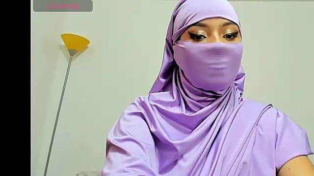 Snapshot of Samira_1 chatting on 05-27-26, 09:34 Samira 1 online show from 05-27-26, 09:34
