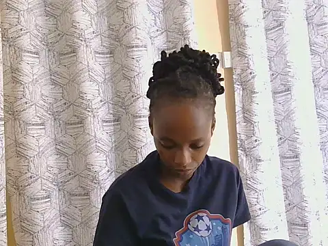 Petitemissy online show from 05-25-26, 01:17