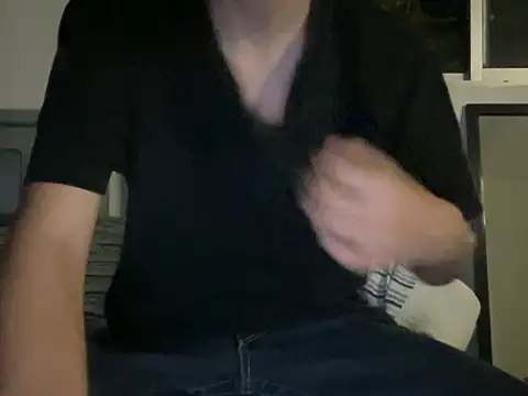 Snapshot of candyperfumeboy chatting on 05-26-26, 04:30 candyperfumeboy online show from 05-26-26, 04:30
