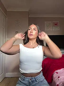 Snapshot of Lilywellsx chatting on 06-04-26, 01:28 Lilywellsx online show from 06-04-26, 01:28