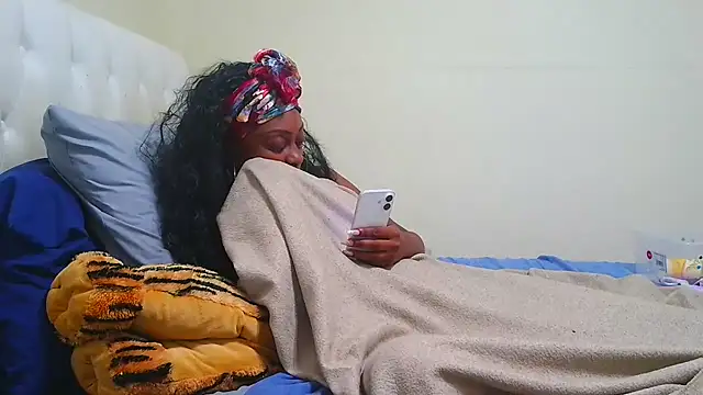 Prettylondond online show from 07-16-26, 02:28