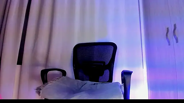 Snapshot of _Kevin_xxx chatting on 04-25-26, 06:16 Kevin xxx online show from 04-25-26, 06:16