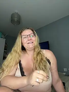 LucieLouBabe online show from 06-11-26, 10:52