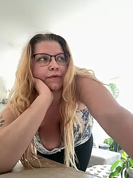 LucieLouBabe online show from 06-12-26, 12:04