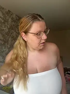 LucieLouBabe online show from 07-09-26, 10:30